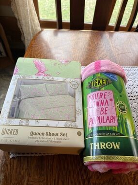 Wicked Target Sheet Set with Pink/green Print